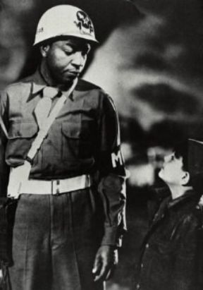 PaisÃ  . Un fotogramma tratto dal celebre film diretto, nel 1946, da R. Rossellini.De Agostini Picture Library